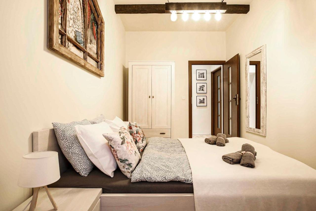 2-Room Apartment With Kitchen, Heart Of Cracow Old Town 克拉科夫 外观 照片
